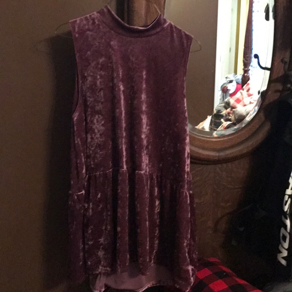 NWOT- MAROON -crush velvet top